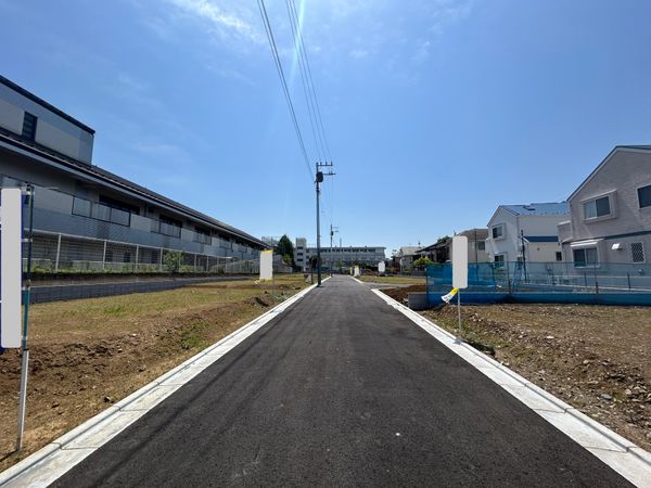 府中市四谷3丁目 新築戸建 C号棟 前面道路含む外観 府中市四谷3丁目 新築戸建 C号棟 前面道路含む外観