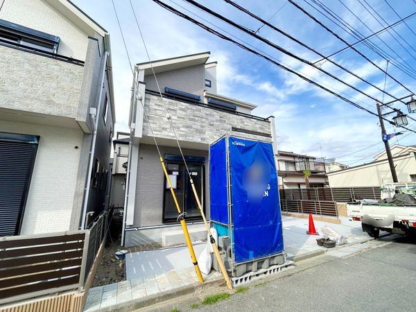 前面道路含む外観