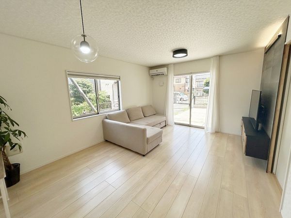 府中市西原町2丁目 戸建 リビング 府中市西原町2丁目 戸建 リビング