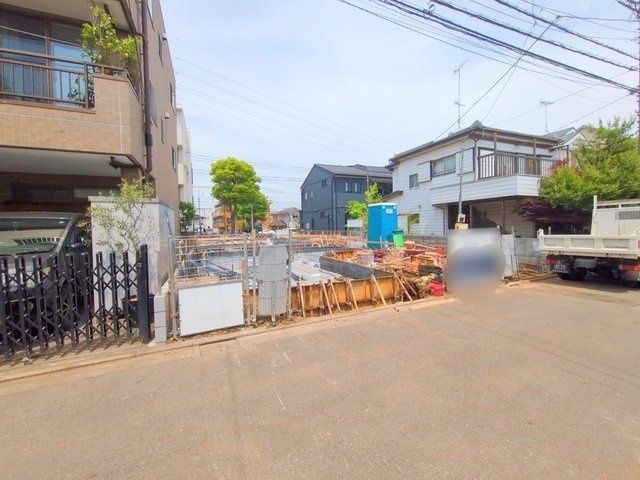 前面道路含む外観