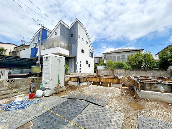 前面道路含む外観