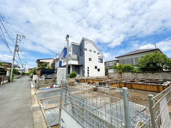 前面道路含む外観