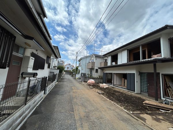 前面道路含む外観