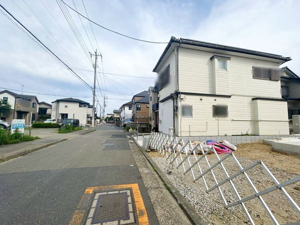 前面道路含む外観