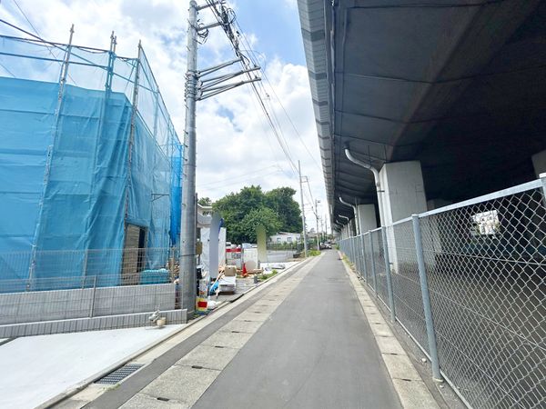 府中市分梅町2丁目 新築戸建 1号棟 前面道路含む外観 府中市分梅町2丁目 新築戸建 1号棟 前面道路含む外観