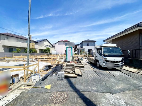 前面道路含む外観