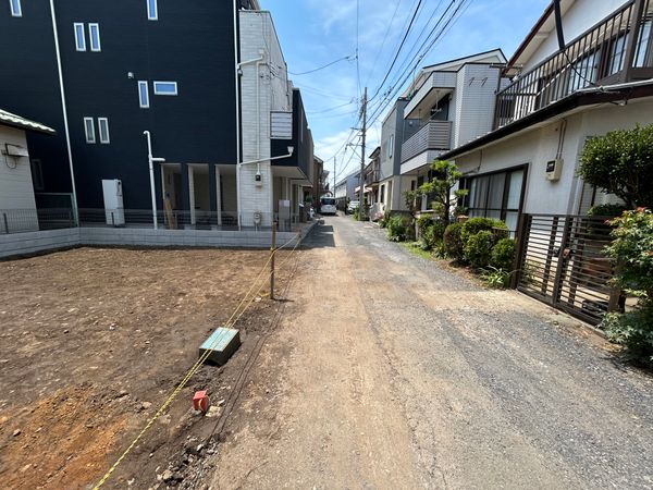 府中市白糸台1丁目 新築戸建 前面道路含む外観 府中市白糸台1丁目 新築戸建 前面道路含む外観