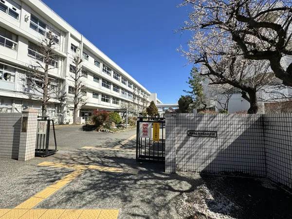 府中市立南白糸台小学校　徒歩11分