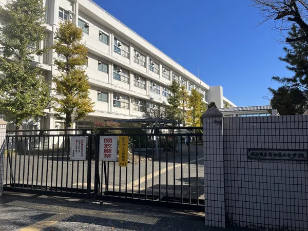 府中市立府中第六中学校　徒歩20分