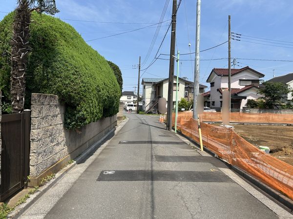 前面道路含む外観