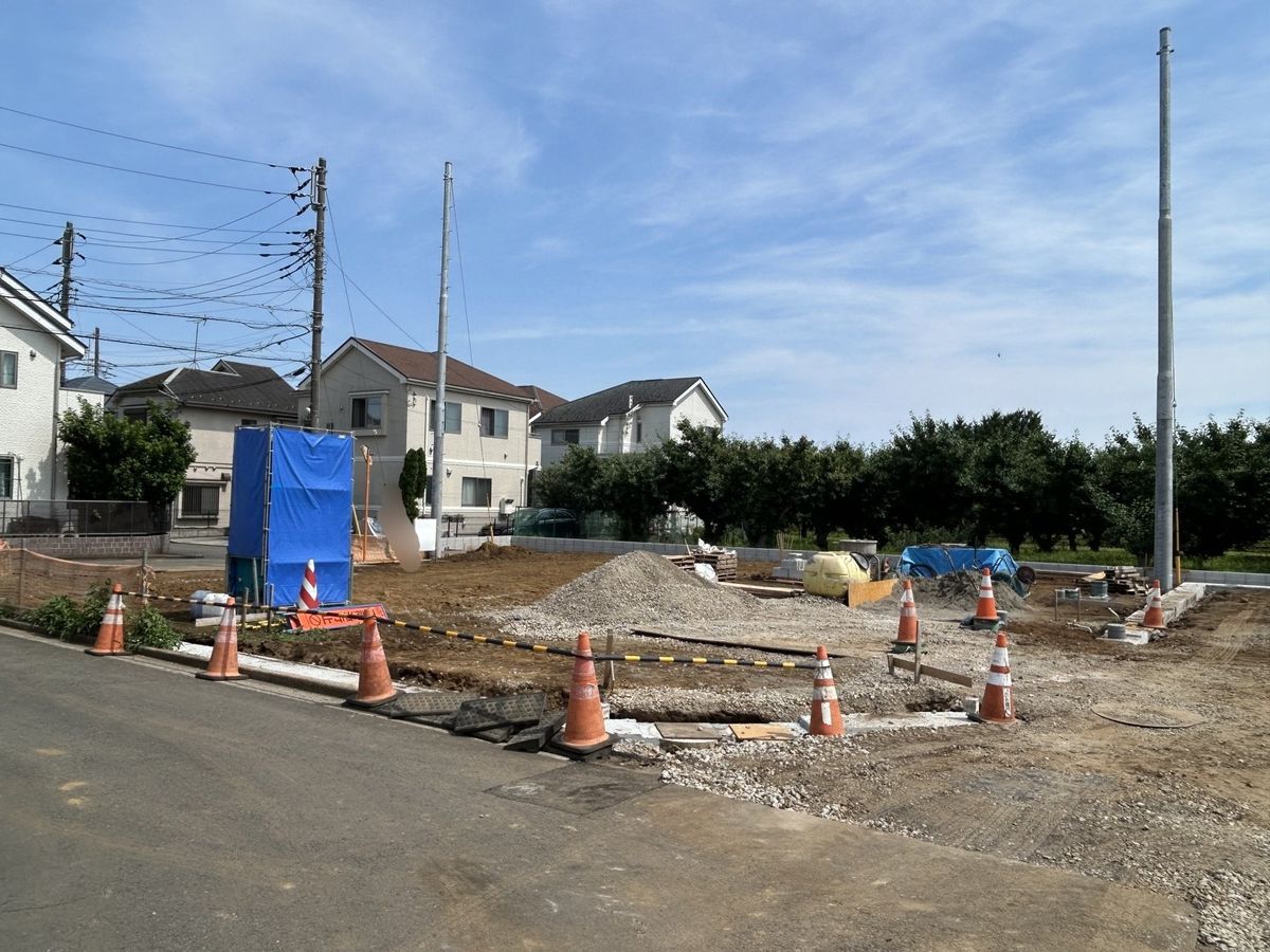 前面道路含む外観