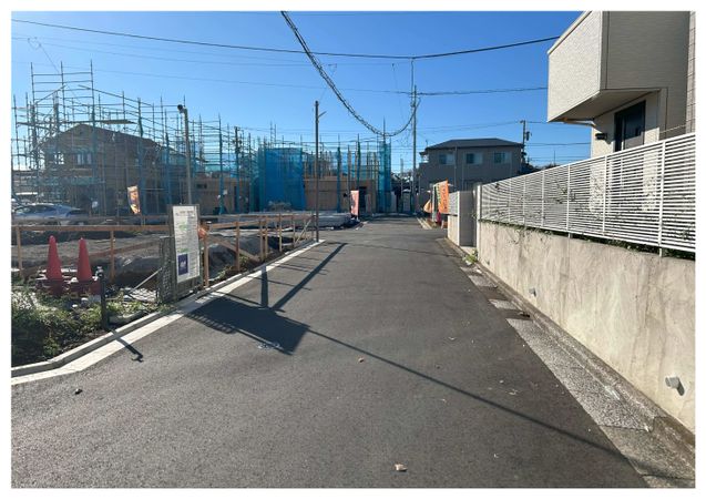 前面道路含む外観