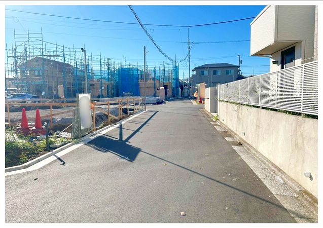 前面道路含む外観