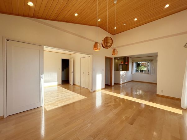 調布市若葉町1丁目 戸建 リビング