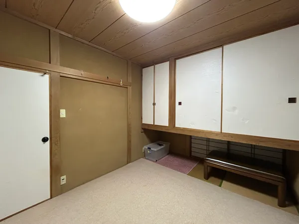 約4.5帖の和室。収納スペースが豊富です。