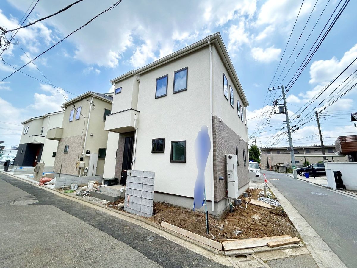 前面道路含む外観