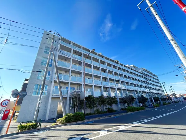 京王線「仙川」駅徒歩3分、専有面積55.11平米の2LDK。（令和７年１１月２４日撮影）