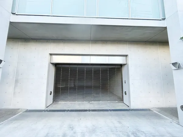 駐車場入口（令和７年１１月２４日撮影）