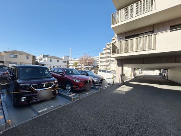 仙川パーク・ホームズ 駐車場