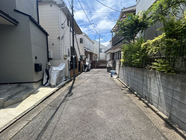 前面道路含む外観
