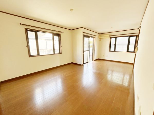 井吹台西町4丁目 戸建 リビング 井吹台西町4丁目 戸建 リビング