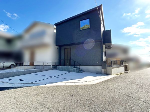 小束山2丁目 新築戸建 2号地 前面道路含む外観