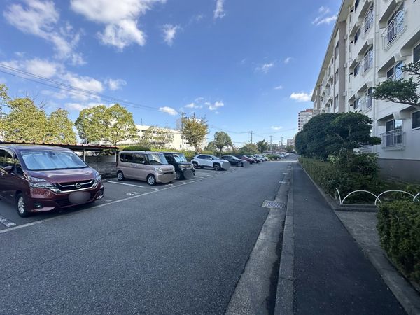名谷8団地 42号棟 駐車場 名谷8団地 42号棟 駐車場