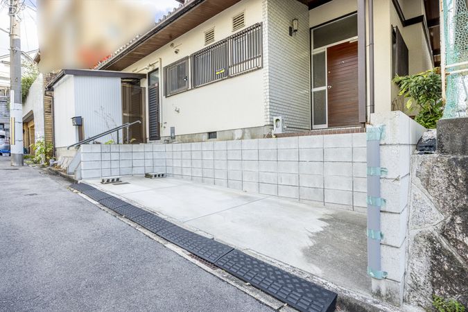 御影山手3丁目 古家付き土地 前面道路含む外観