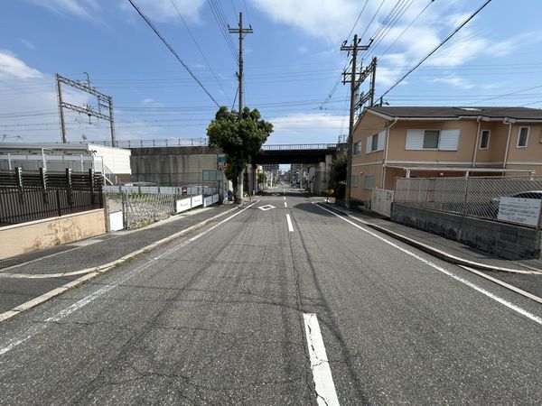 西岡本4丁目 土地 前面道路含む外観