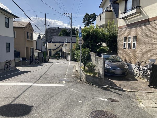 西宮市桜谷町 前面道路含む外観 西宮市桜谷町 前面道路含む外観