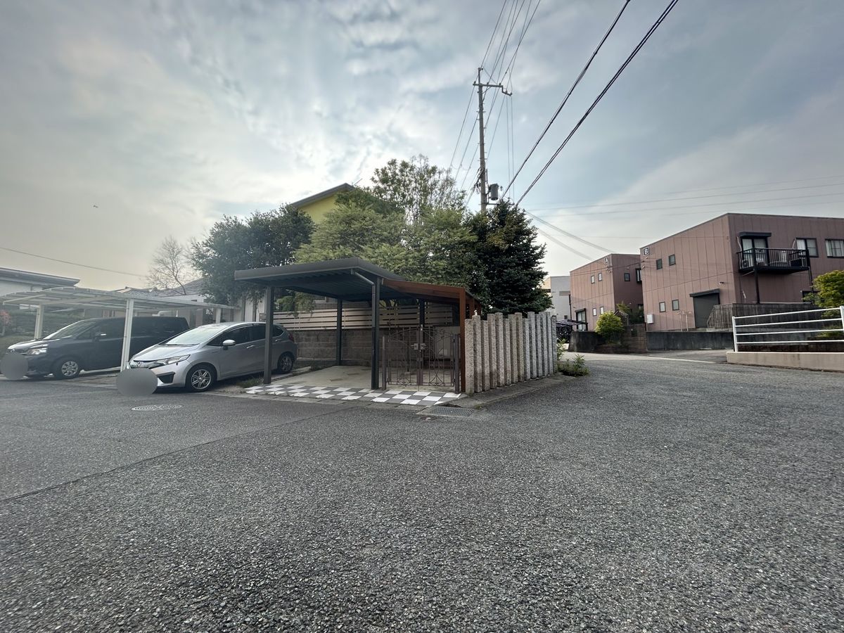前面道路含む外観