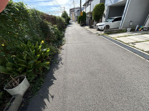 神戸市東灘区森北町2丁目戸建 前面道路含む外観