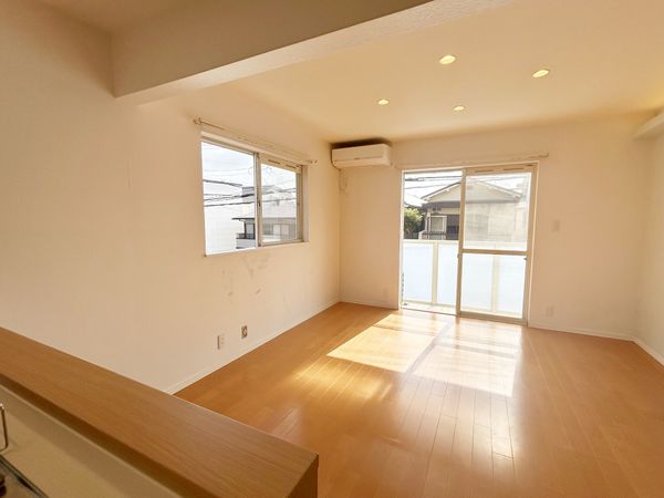 西岡本1丁目 戸建 リビング