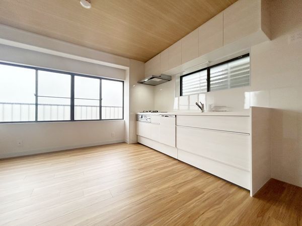 森北町4丁目 戸建 リビング