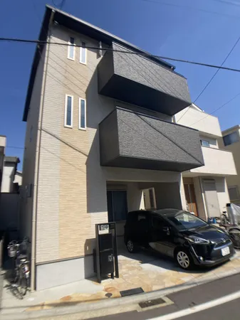 令和3年建築・大阪ガス住宅設備（株）施工の注文住宅。建物面積118.09平米、4LDK＋納戸＋WICの間取り。南側道路につき陽当り良好です。