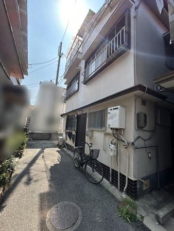 尼崎市名神町1丁目 テラスハウス 前面道路含む外観 尼崎市名神町1丁目 テラスハウス 前面道路含む外観