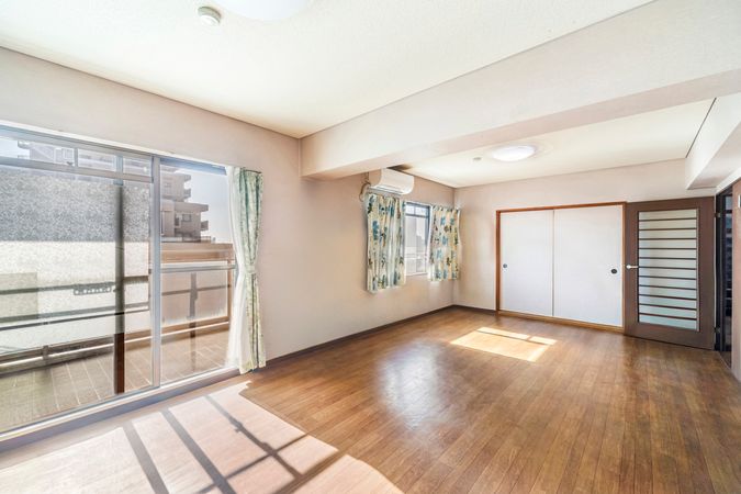 本山ロイヤルマンション リビング