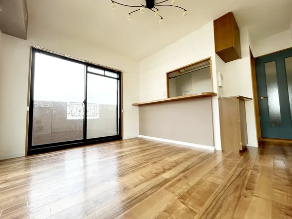 採光・通風に恵まれたリビングは明るい空間です。（2025年12月撮影）