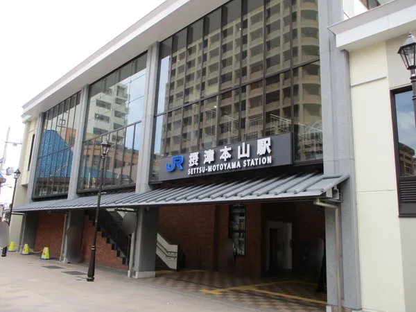 徒歩10分。徒歩5。