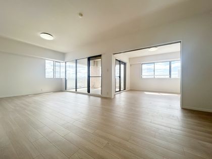 RICイーストコート五番街壱四壱号棟 リビング