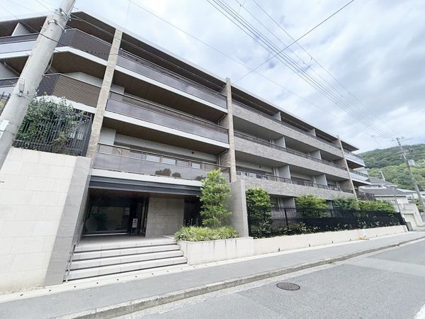 ディアエスタミオ西岡本 外観