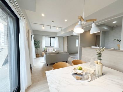 ステイツ岡本ANNEX リビング