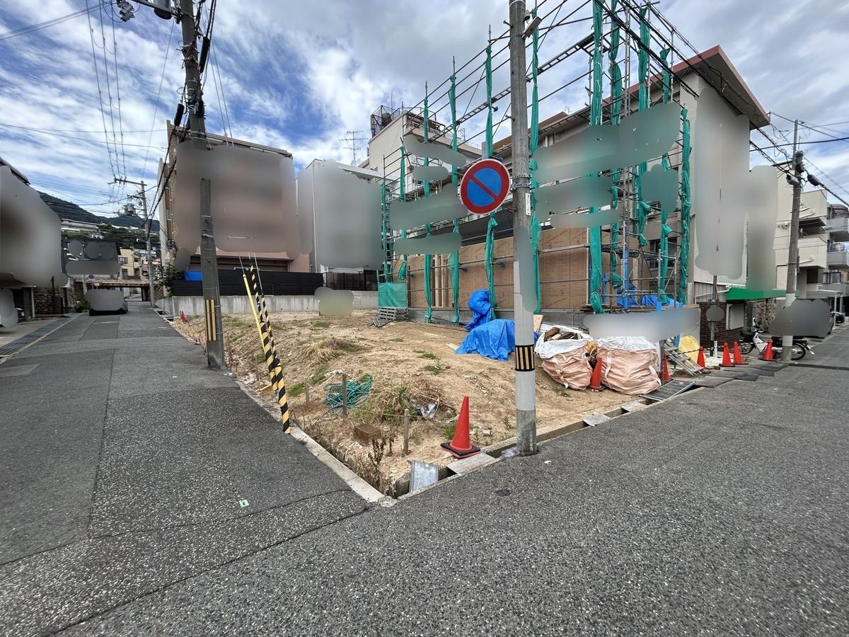 楠丘町5丁目3号地 前面道路含む外観 前面道路含む外観