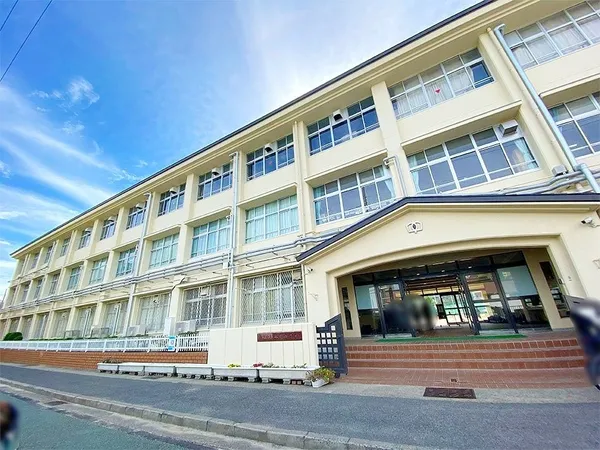 兵庫中学校まで徒歩4分（約310ｍ）