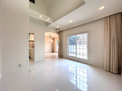 灘区六甲台町 戸建 リビング