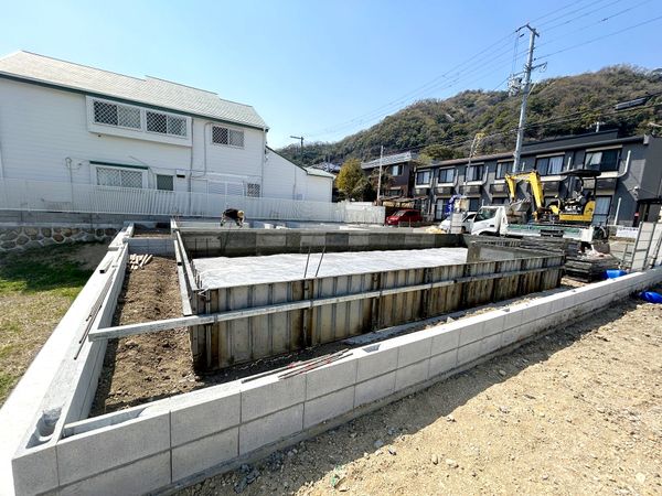 青谷町4丁目新築一戸建 前面道路含む外観 青谷町4丁目新築一戸建 前面道路含む外観