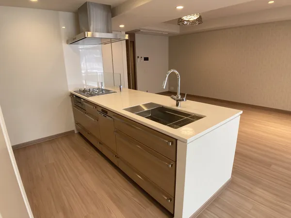 吊戸がなくスッキリとしたキッチン