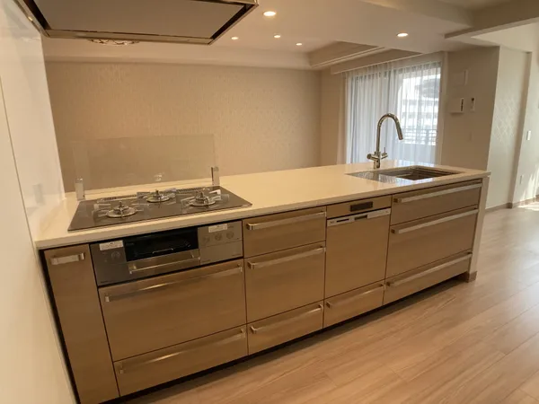 吊戸がなくスッキリとしたキッチン