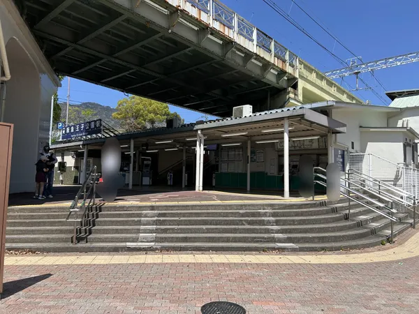 阪急「王子公園」駅正面入り口です。