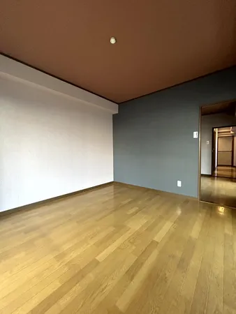 洋室は広々約6.9帖ございます